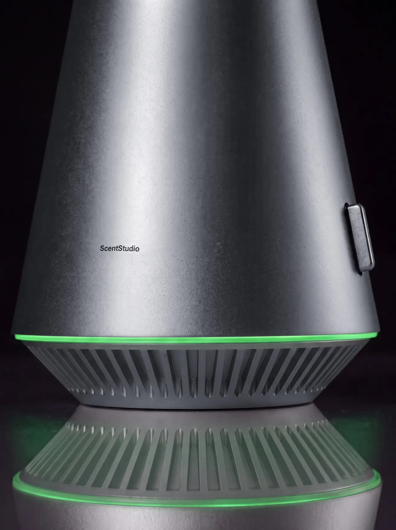 ScentStudio diffuser with the green low-release setting ring